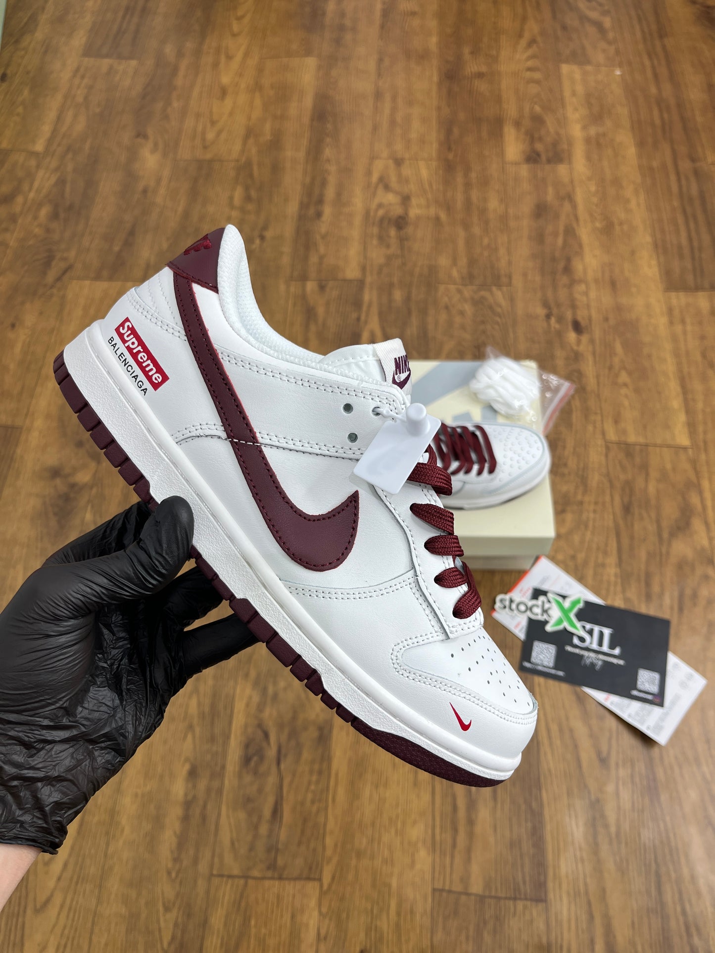 SUPREME NIKESB DUNK LOW