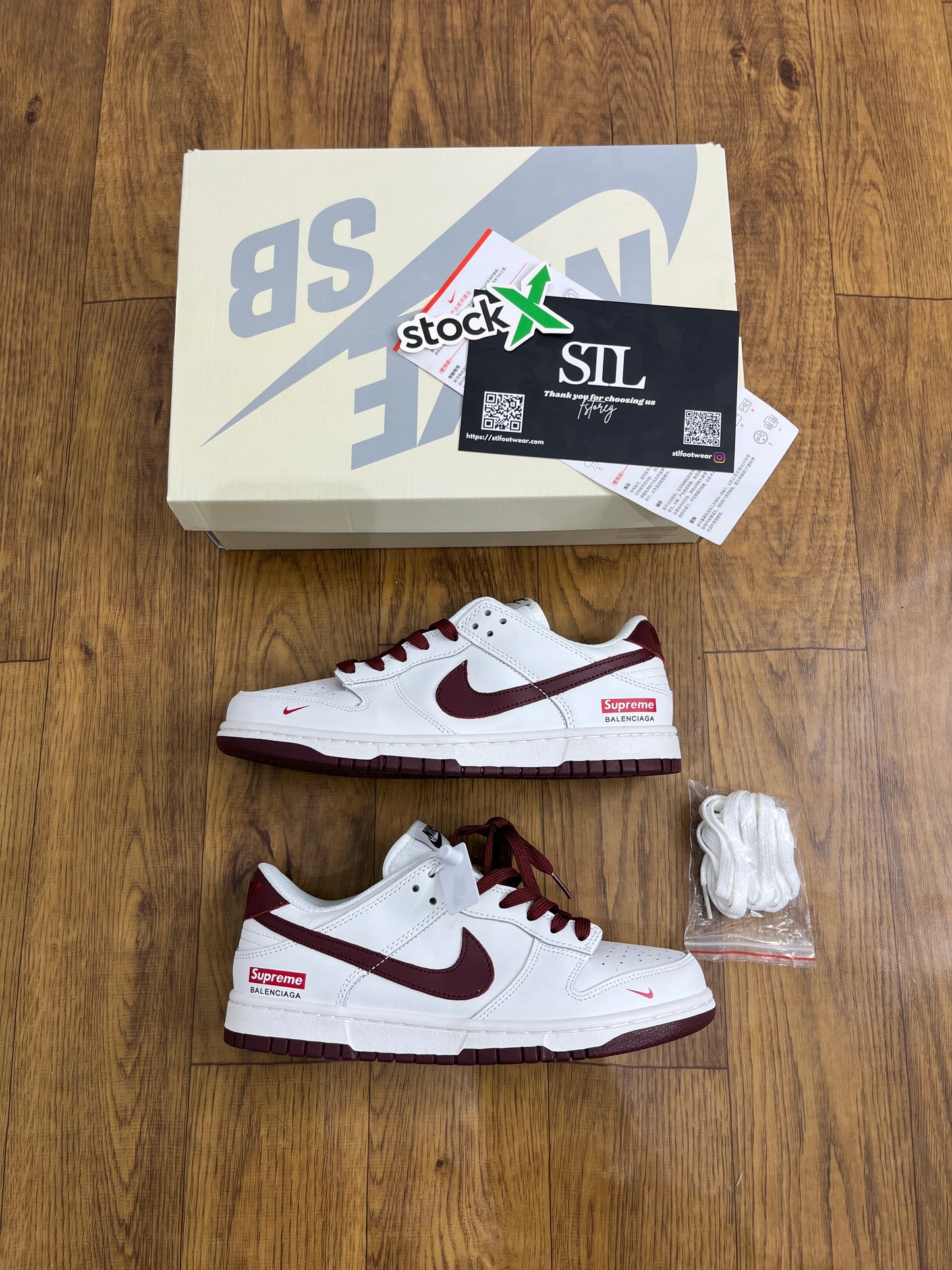 SUPREME NIKESB DUNK LOW